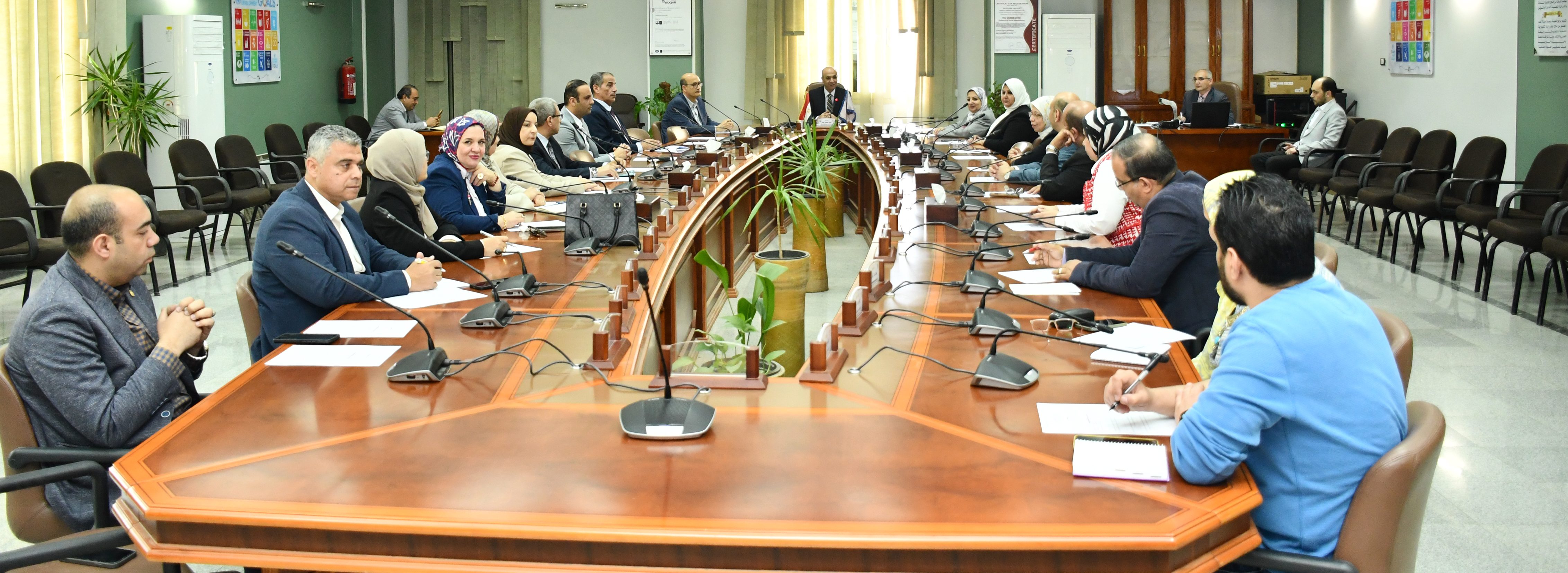 مجلس خدمة المجتمع وتنمية البيئة بجامعة المنصورة يعقد جلسته رقم (267) برئاسة الأستاذ الدكتور / طارق غلوش - نائب رئيس الجامعة لشئون الدراسات العليا والبحوث والمشرف على قطاع خدمة المجتمع وتنمية البيئة.